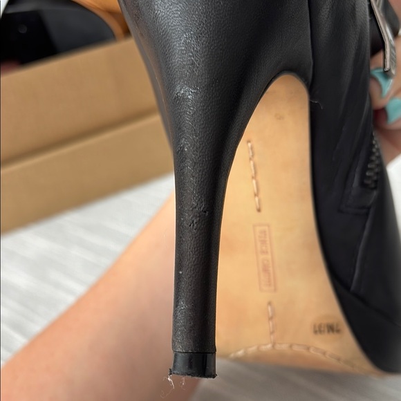 Elegant Vince Camuto Black Leather Stiletto Ankle Booties - Picture 9 of 11